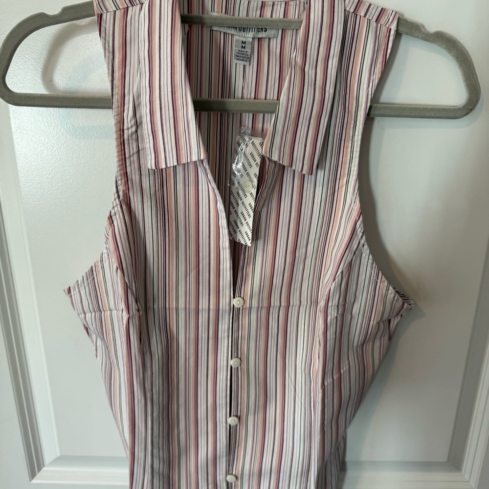 Urban Outfitters Party Girl Sleeveless Button Down Top - Picture 2 of 4